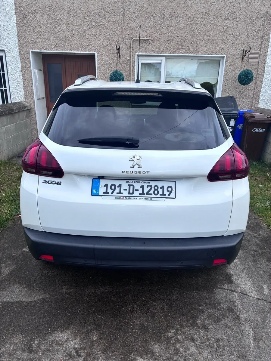 Car - Image 4