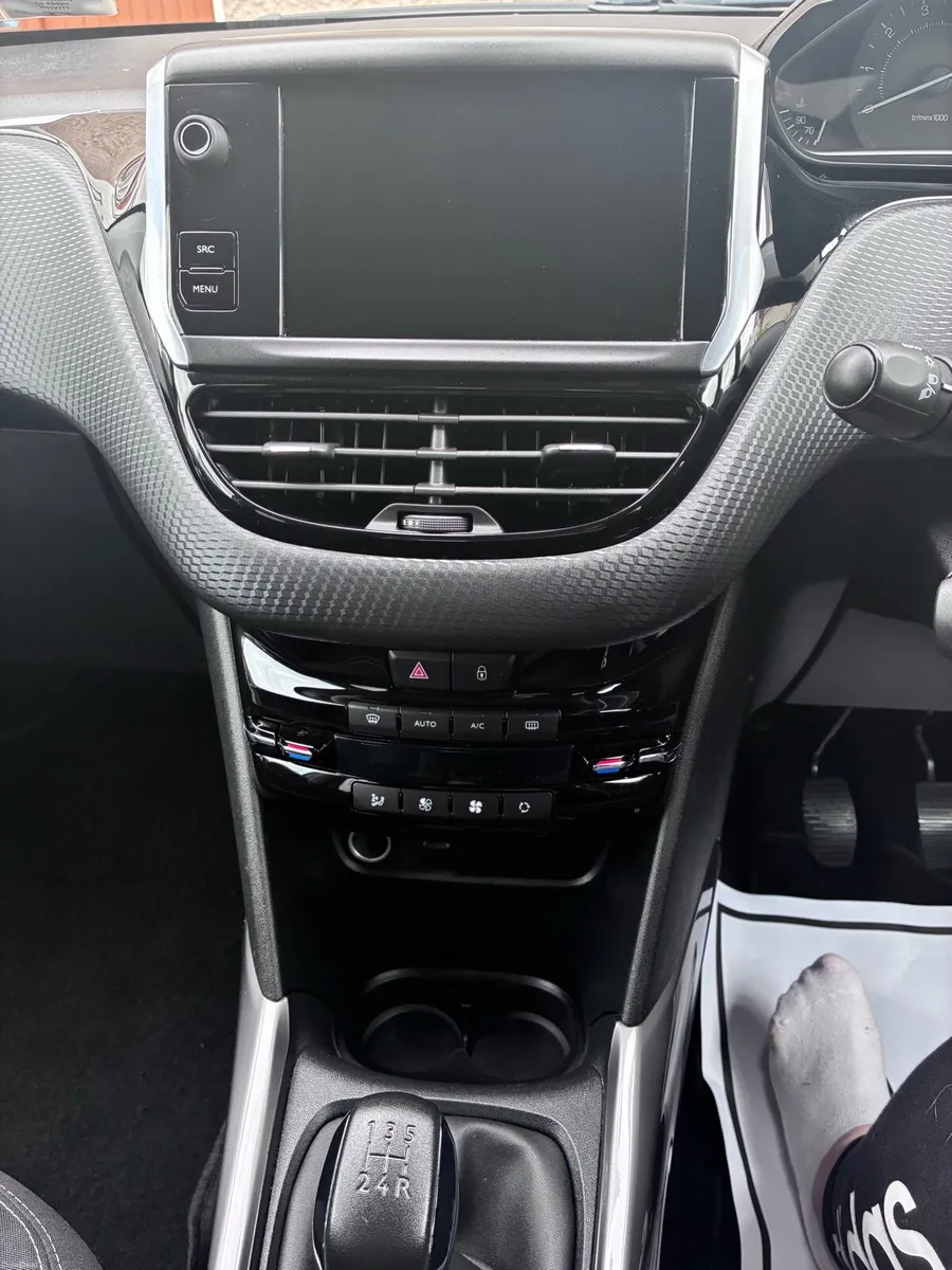 Car - Image 6