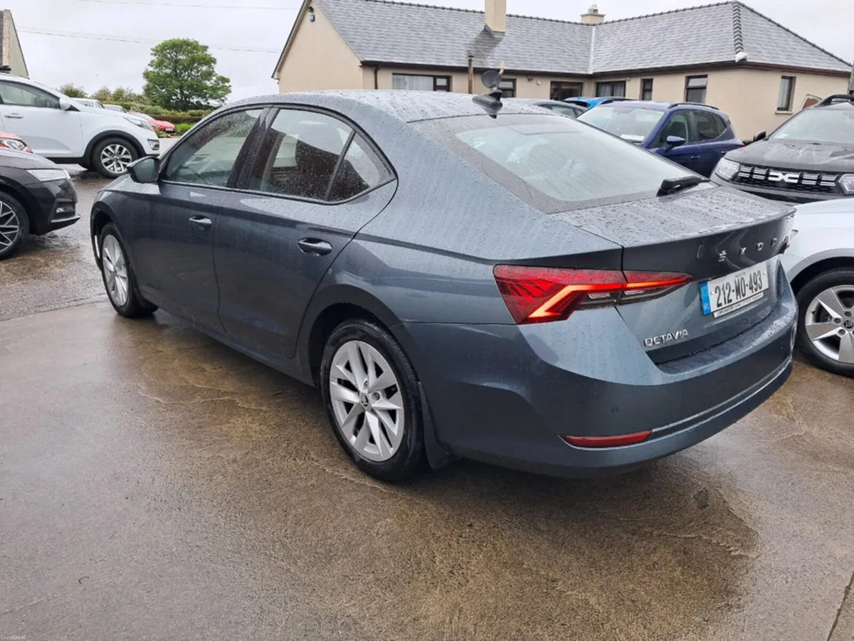 Skoda Octavia AMBITION 2.0 TDI 115HP 5DR - Image 3