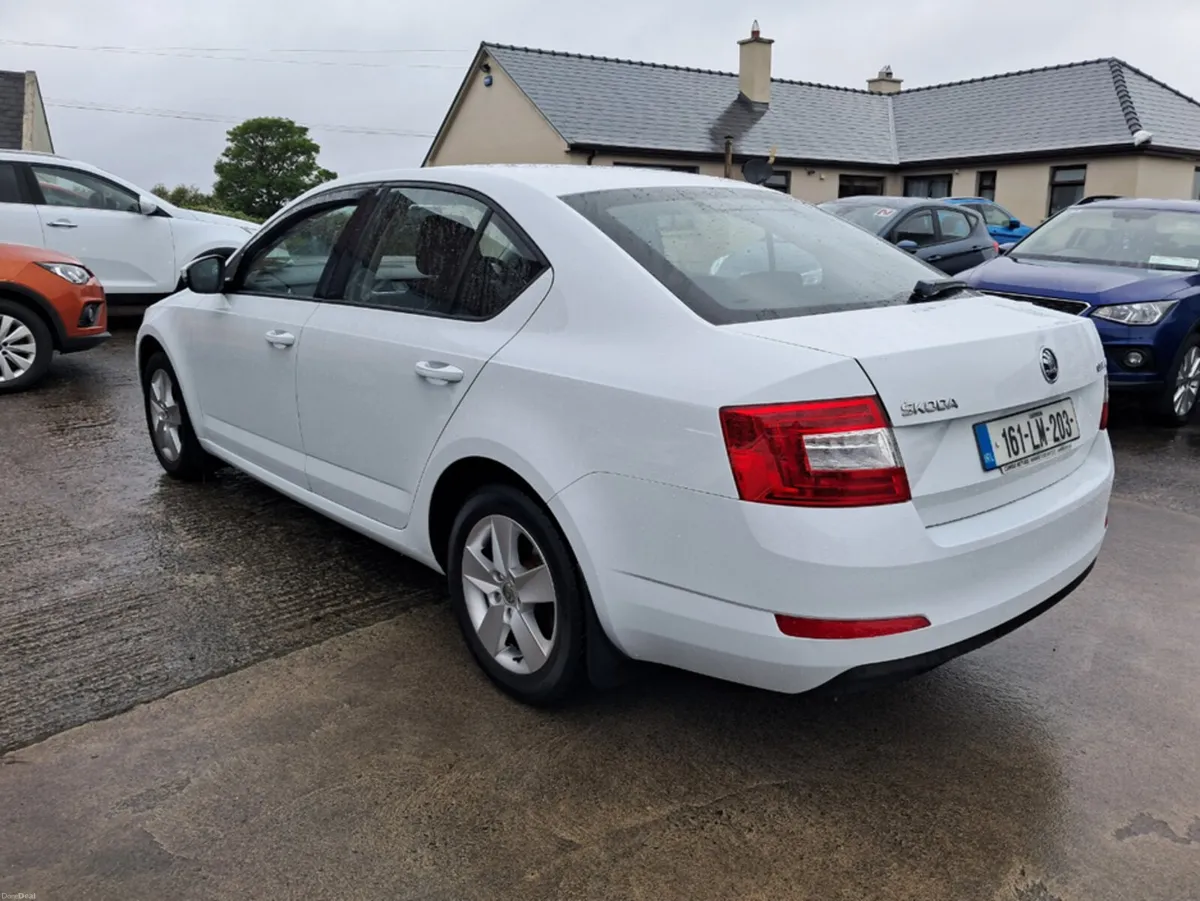 Skoda Octavia AMBITION 1.6 TDI 90HP 4 4DR - Image 2