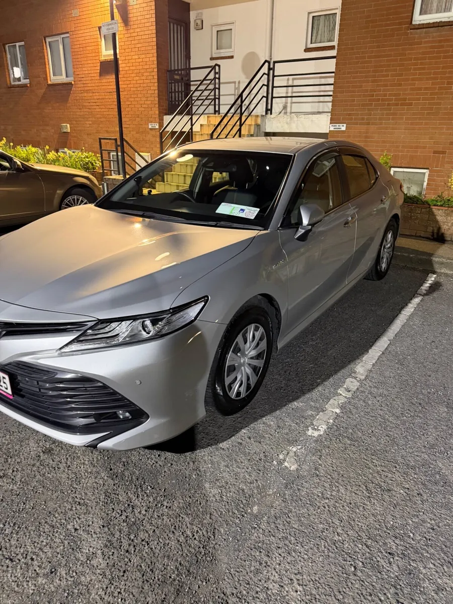 Toyota Camry 2019 - Image 2