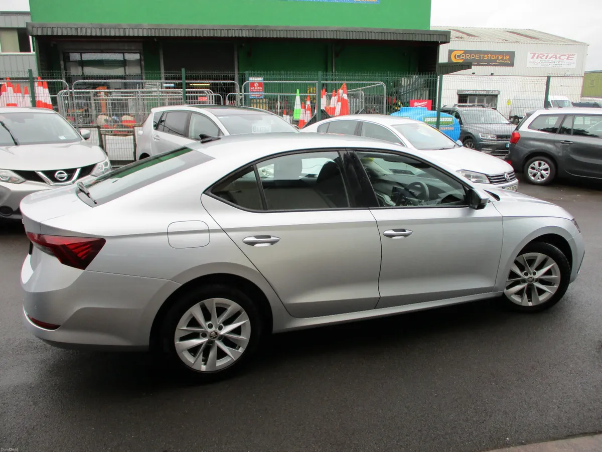Skoda Octavia Ambition 2.0TDI 2023 - Image 4