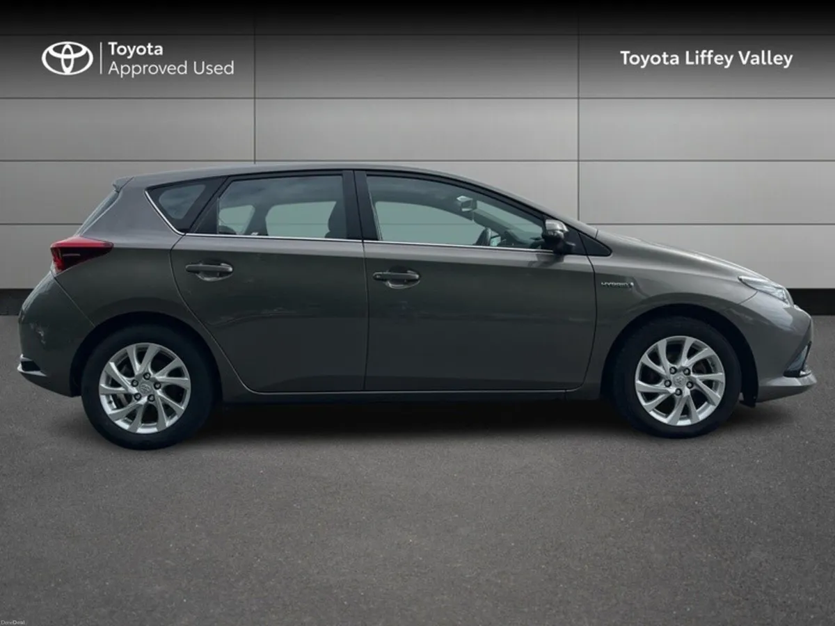 Toyota Auris AURIS HYBRID LUNA 5DR - Image 3