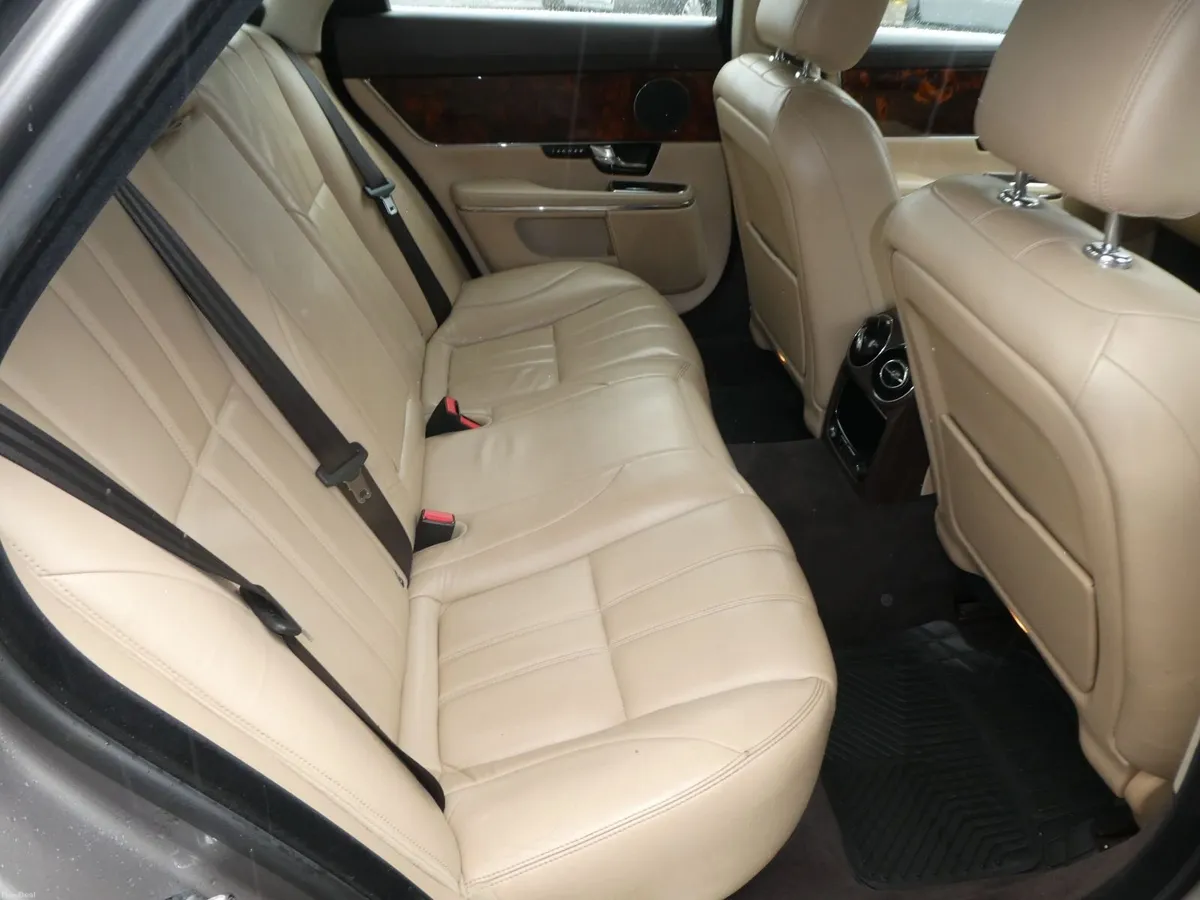 Jaguar XJ 2011 - Image 2