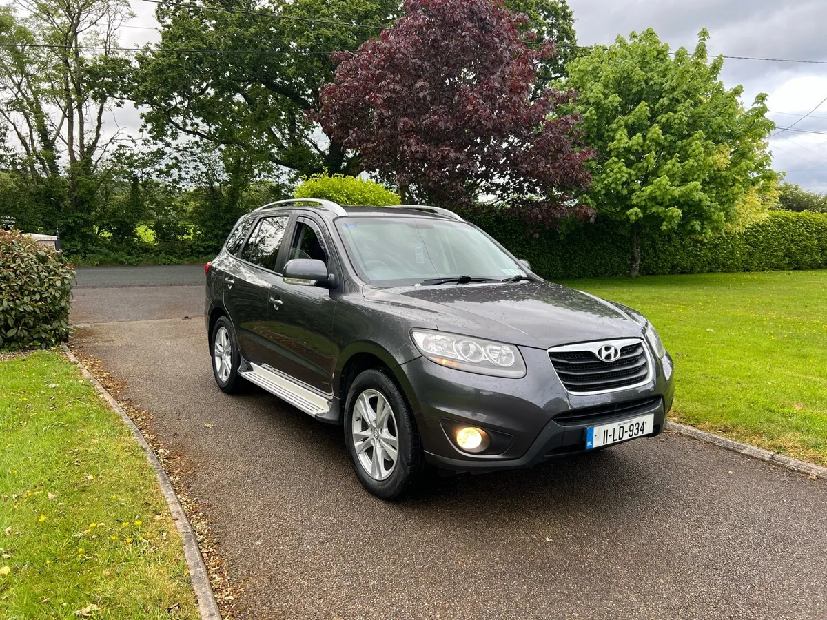 11 HYUNDAI SANTA FE 2.2 4x4 7 SEATER - Image 1