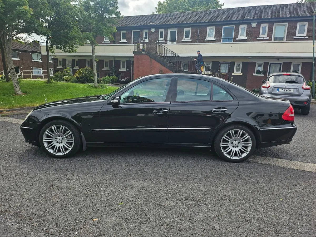 Mercedes-Benz E-Class 2005 - Image 2