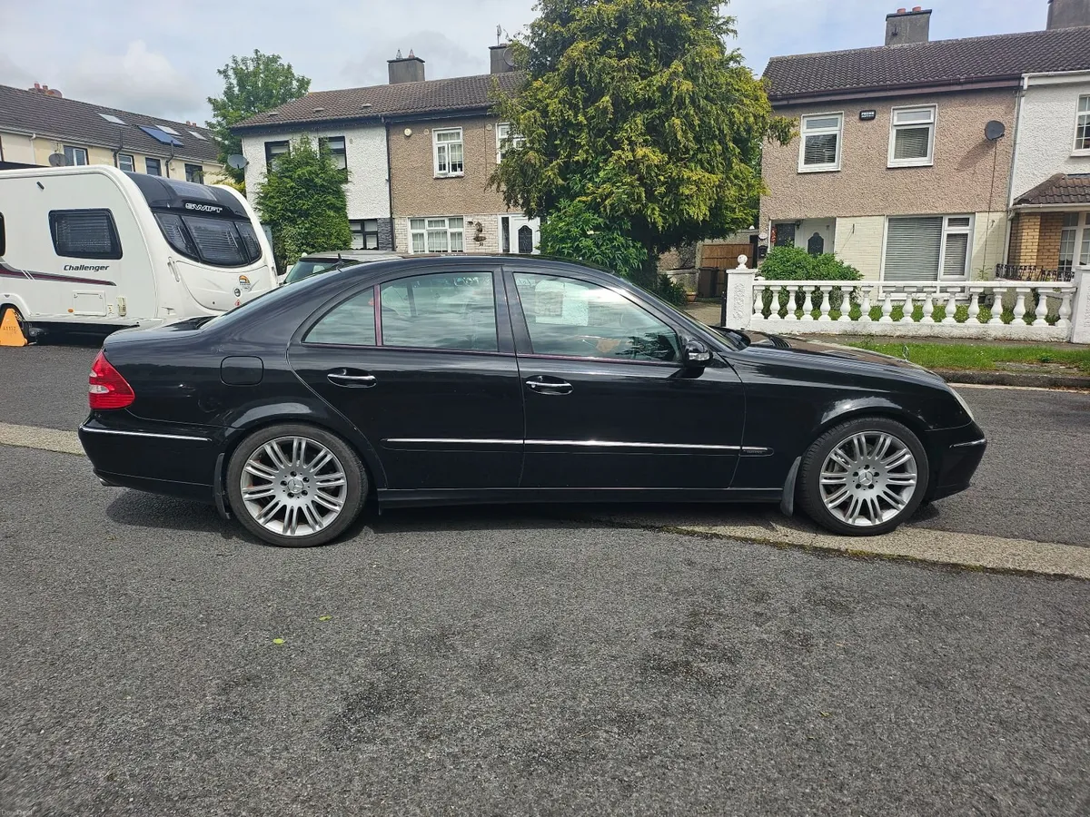 Mercedes-Benz E-Class 2005 - Image 3