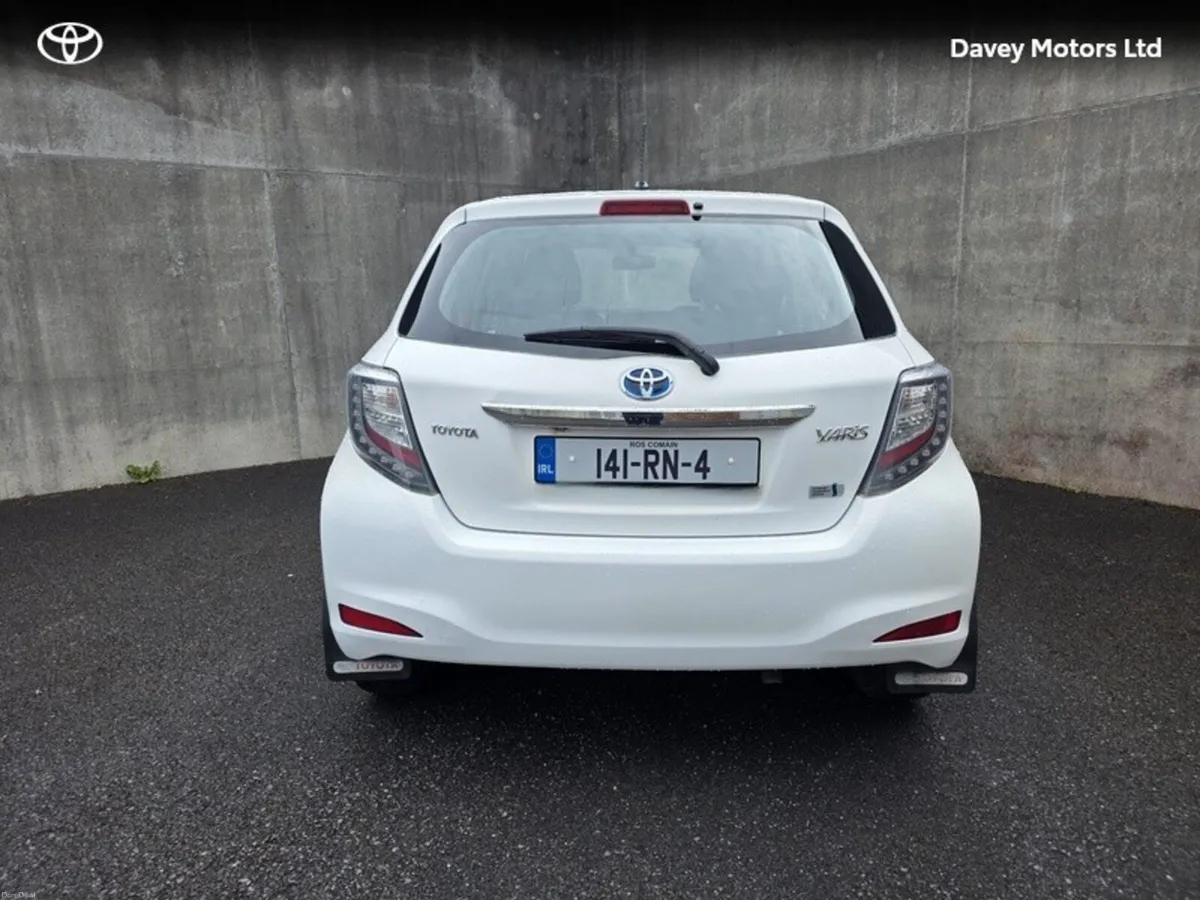 Toyota Yaris YARIS HYBRID LUXURY - Image 4