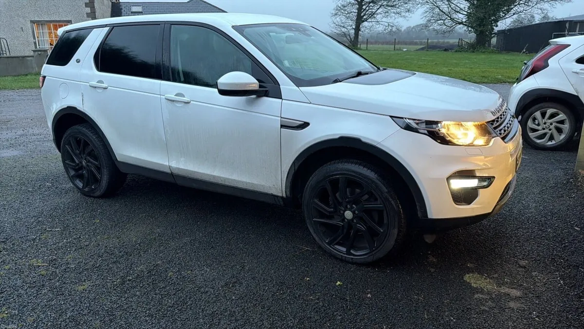 Land Rover Discovery Sport 2016 - Image 2