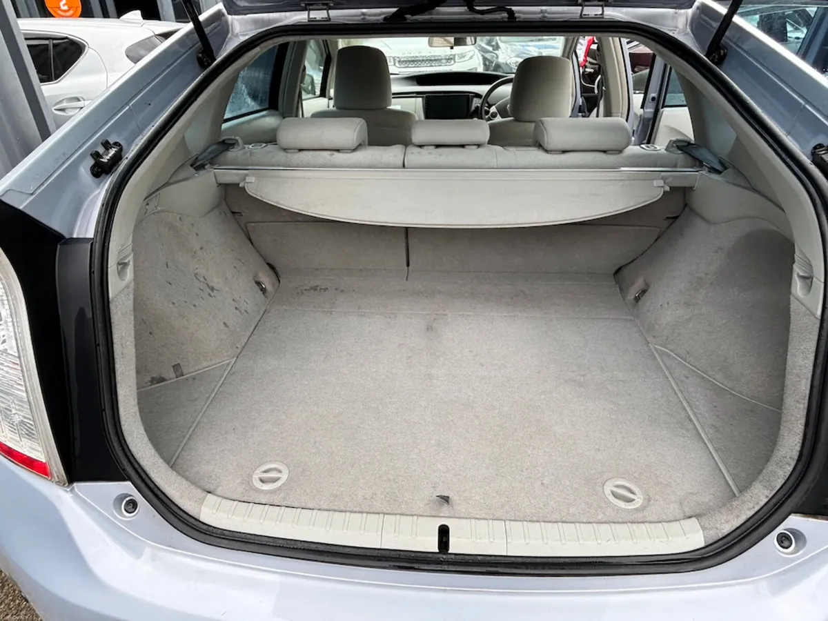 Toyota Prius 2010 Hybrid | Only 68,000 KM - Image 6