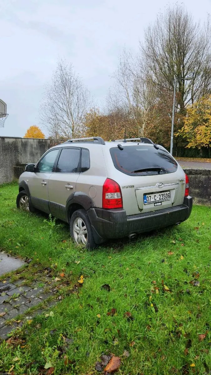 07 Hyundai Tucson - Image 2