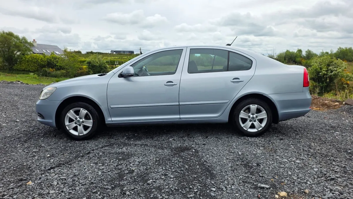 Skoda Octavia 2011 - Image 2