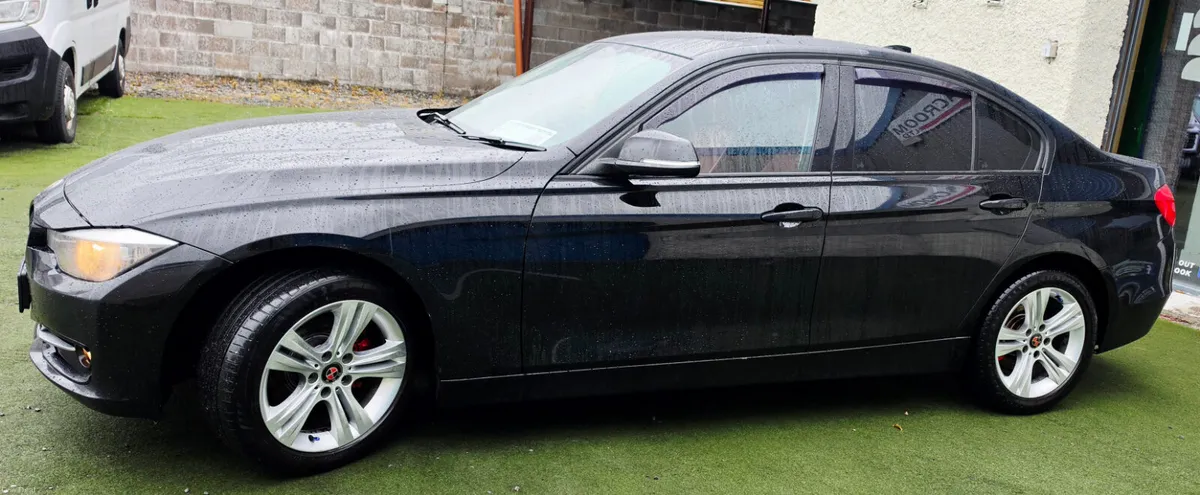BMW 318d SPORT RED LEATHER INTERIOR - Image 2