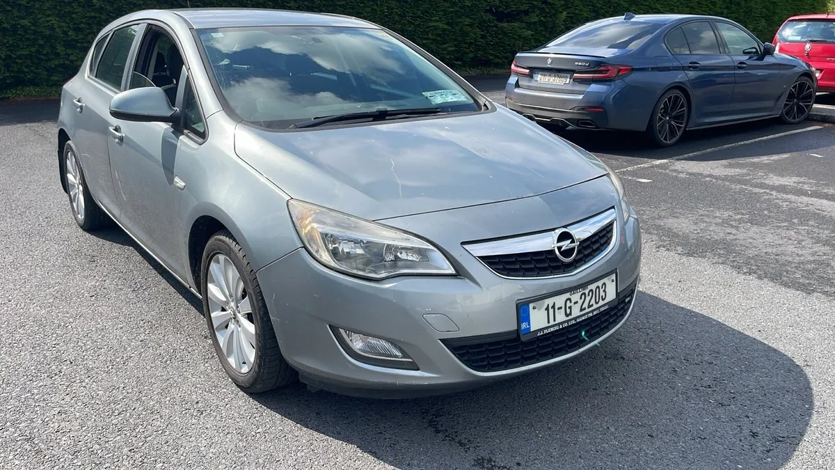 2011 Opel Astra - Image 1