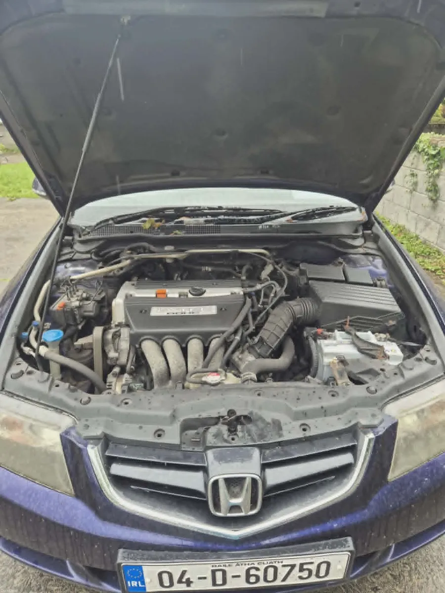 Honda Accord 2004 - Image 2