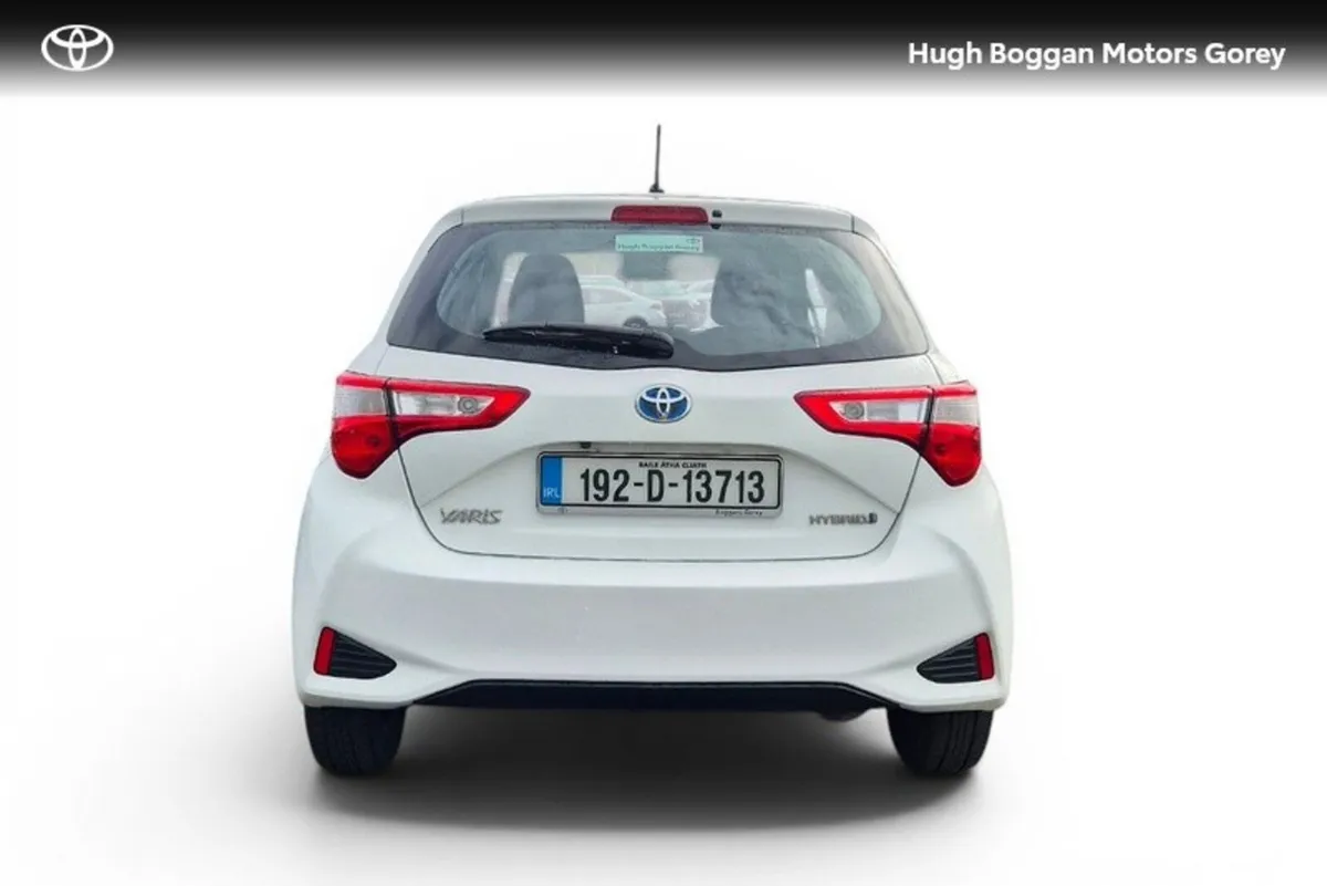 Toyota Yaris YARIS HYBRID 5DR LUNA - Image 4
