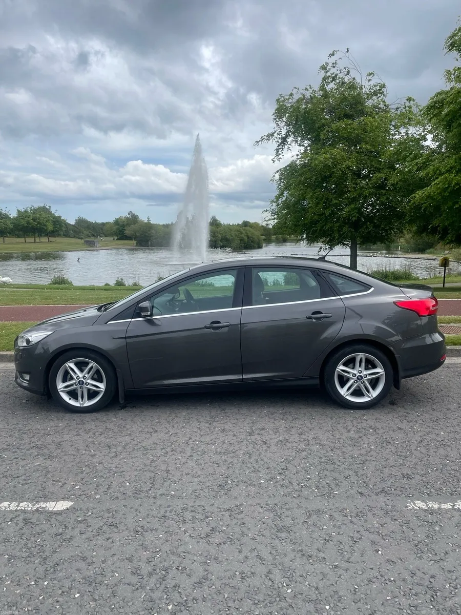 Ford focus saloon Automatic - Image 1