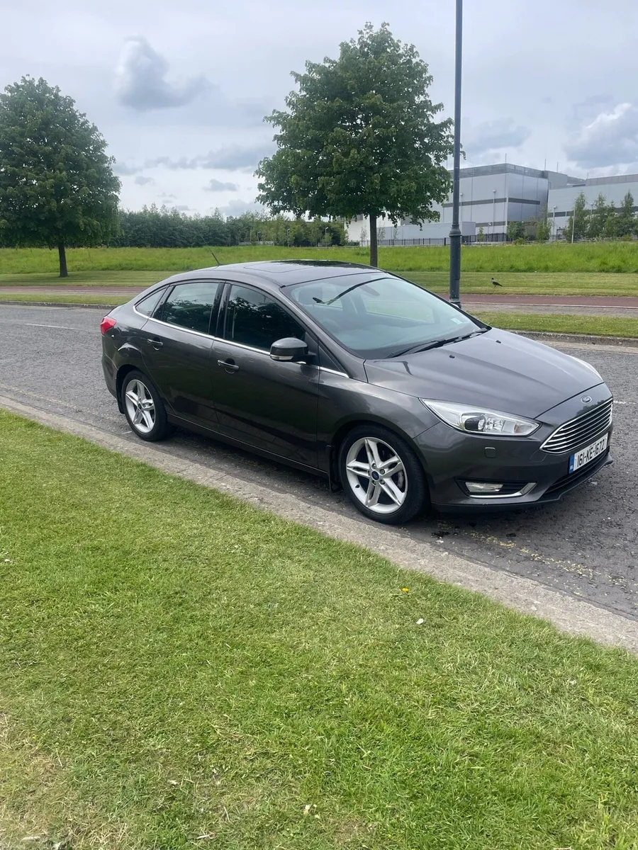 Ford focus saloon Automatic - Image 2