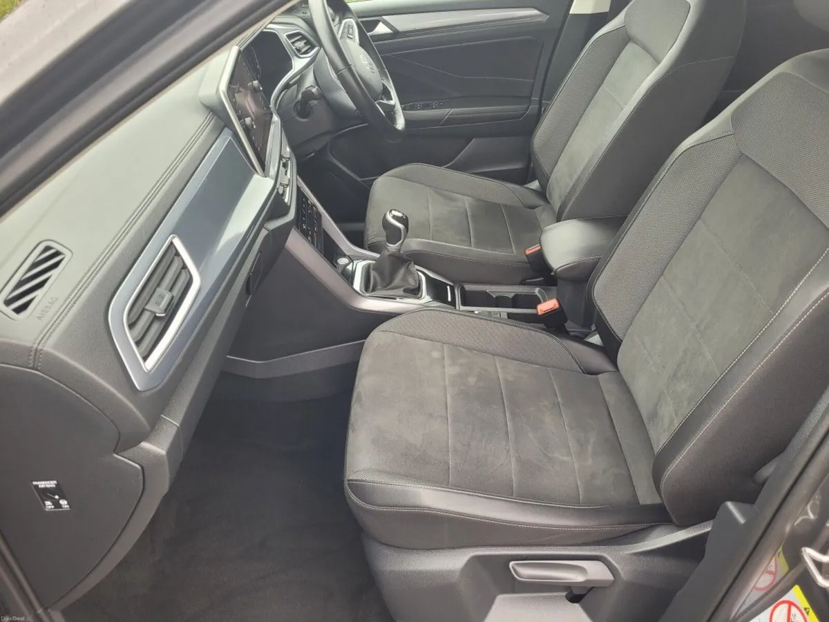Volkswagen T-Roc STYLE + MODEL 2.0 TDI 6SPEED 116B - Image 2