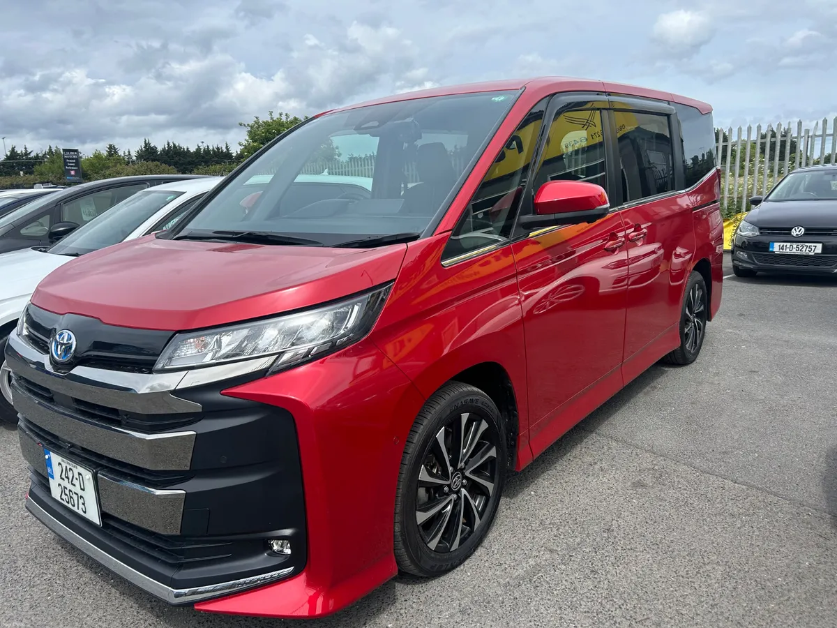 Toyota Noah 2024 7 Seater - Image 4