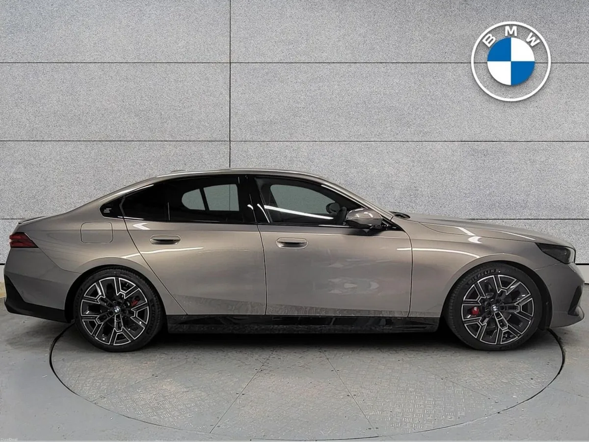 BMW 5-Series 530e M Sport Pro - Image 4