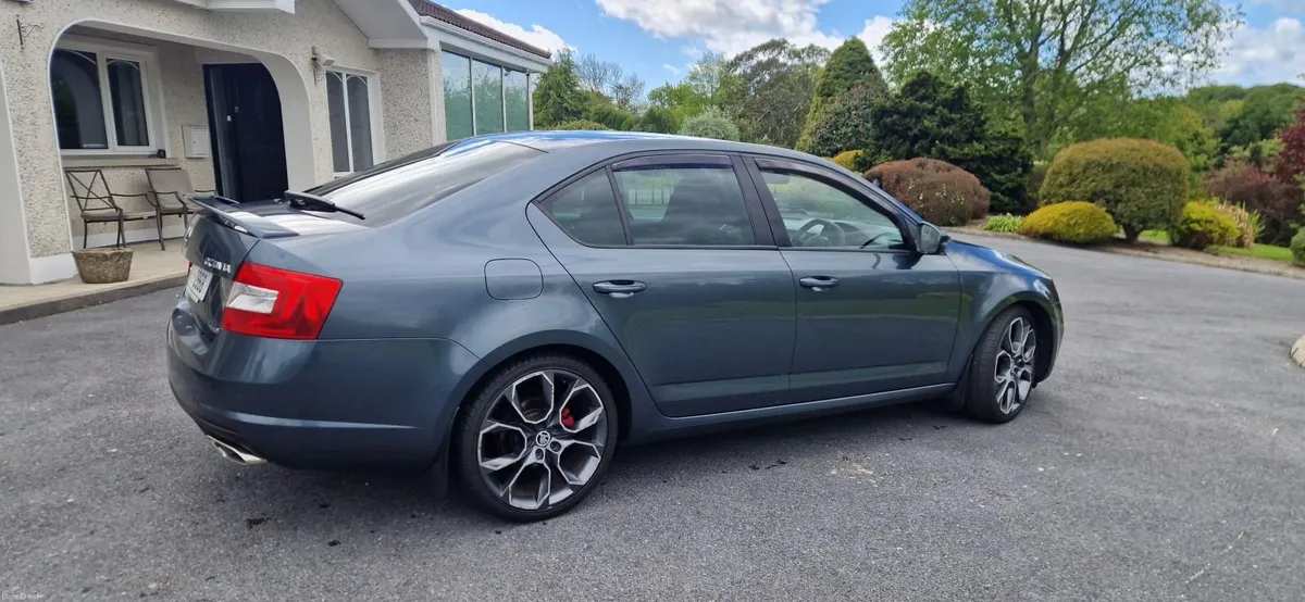 Skoda Octavia 2.0 TDi VRS Challenge 6 Speed - Image 4