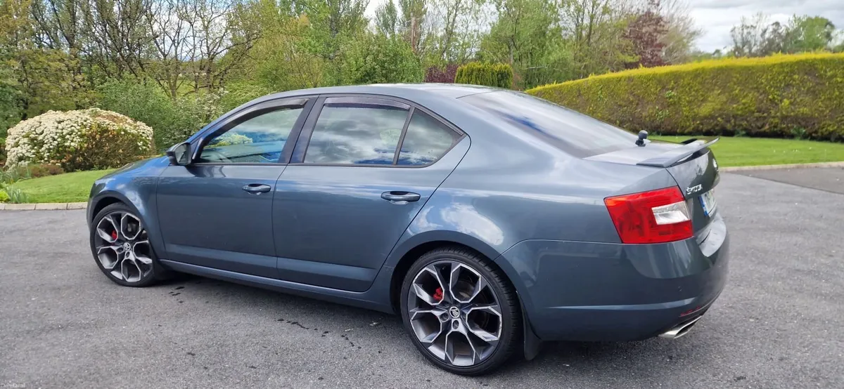 Skoda Octavia 2.0 TDi VRS Challenge 6 Speed - Image 3