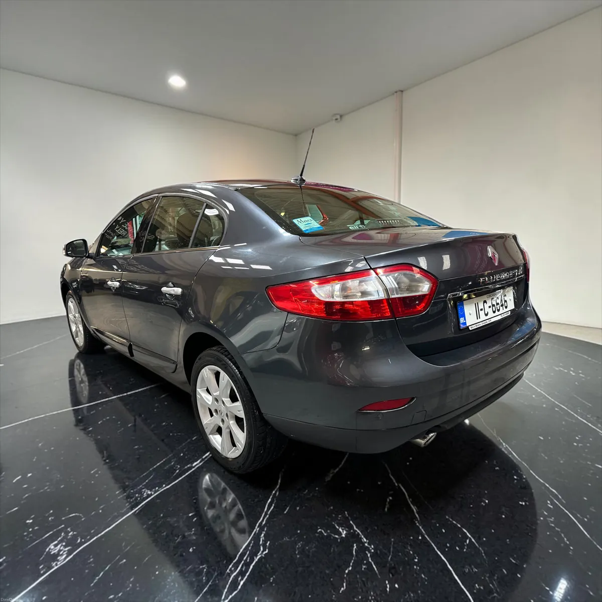 2011 Renault Fluence 1.5 DCI 90 ECO2 TOMTOM ED - Image 2