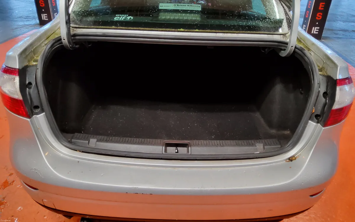 Renault Fluence 2012 - Image 4