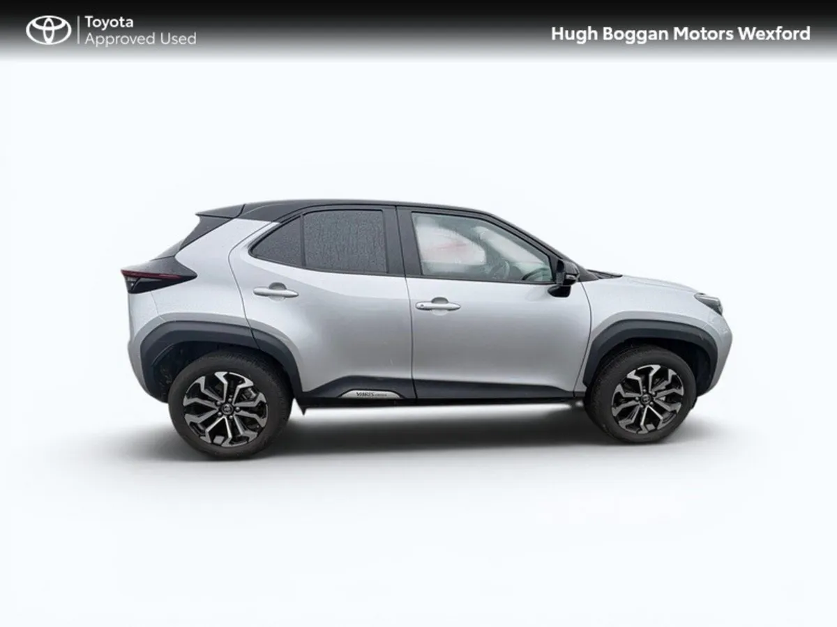 Toyota Yaris Cross LUNA SPORT ONLY 10000 KMS!!! - Image 3