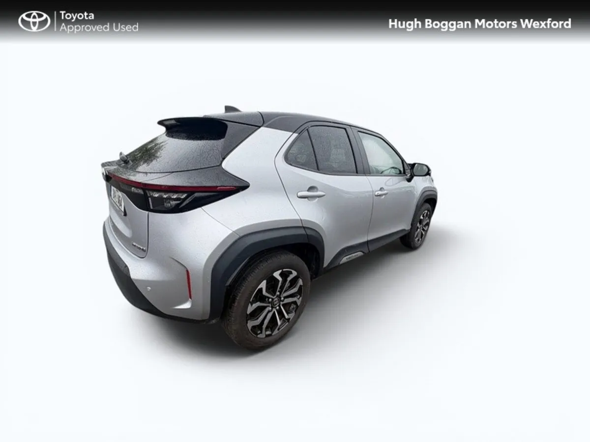 Toyota Yaris Cross LUNA SPORT ONLY 10000 KMS!!! - Image 2