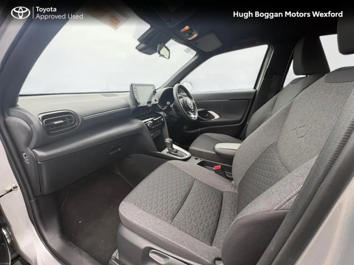 Toyota Yaris Cross LUNA SPORT ONLY 10000 KMS!!! - Image 6