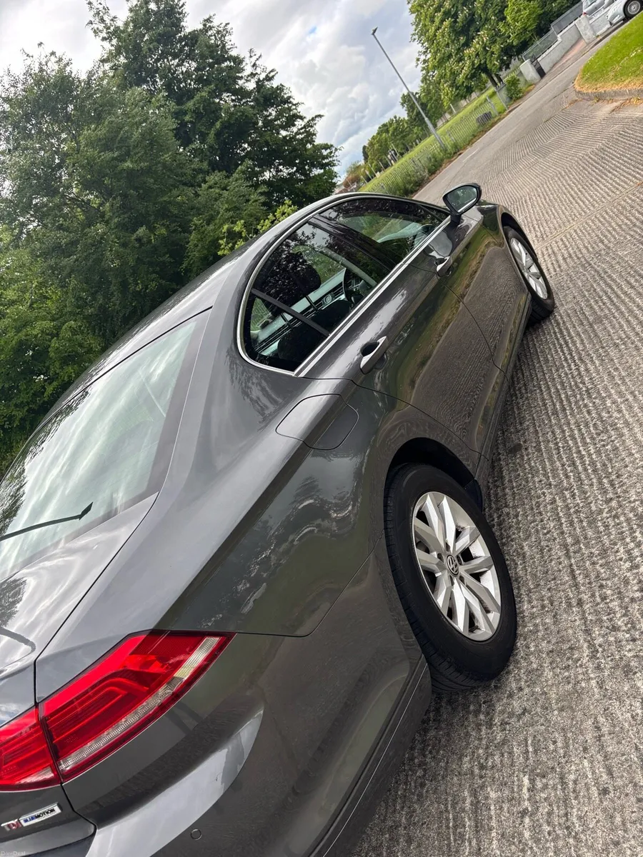 2015 Volkswagen Passat - Image 4