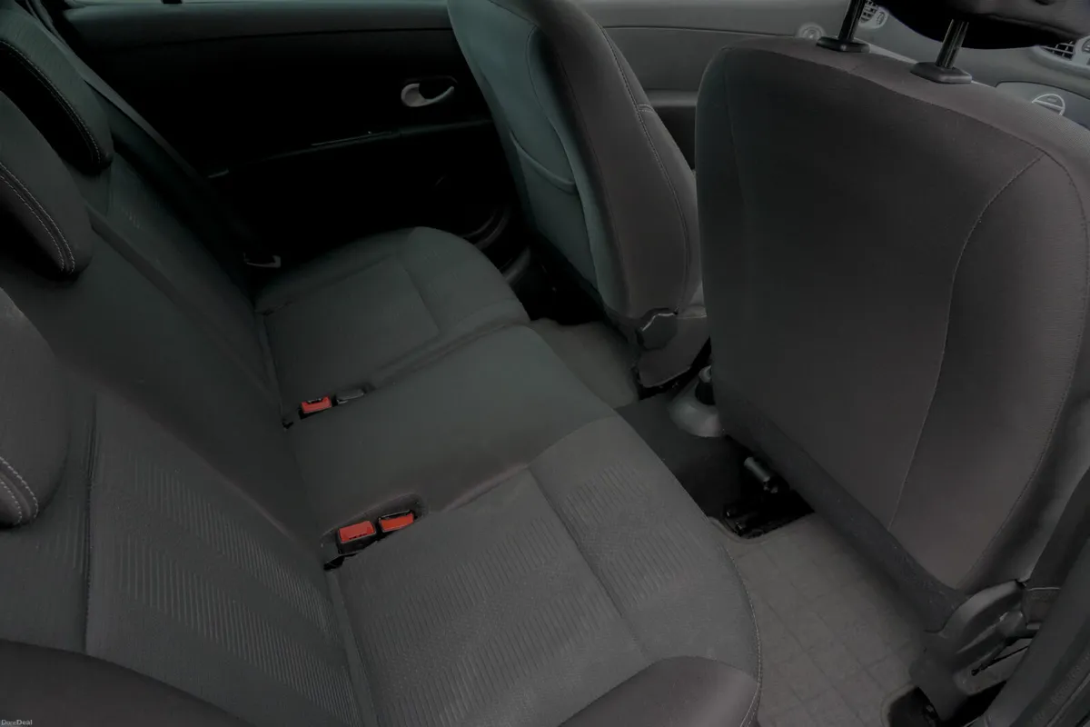 2010 Renault Clio 1.5 Diesel Manual Estate - Image 4