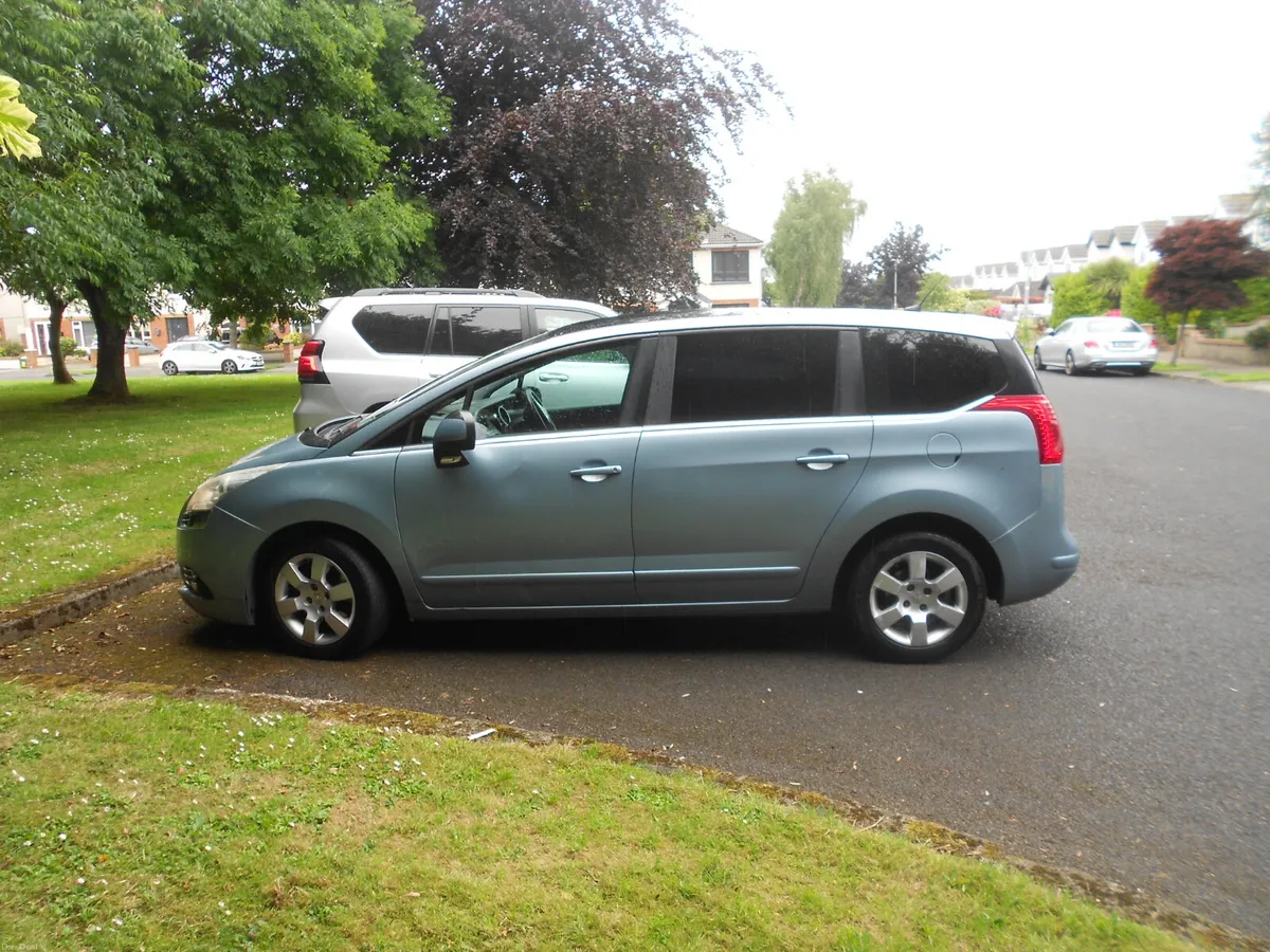 Peugeot 5008 AUTOMATIC 2010 - Image 2