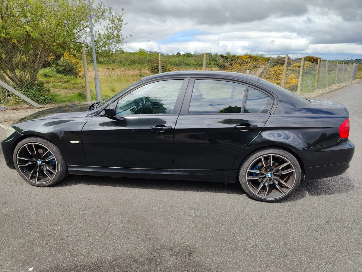 BMW 3-Series 2010 Automatic - Image 4