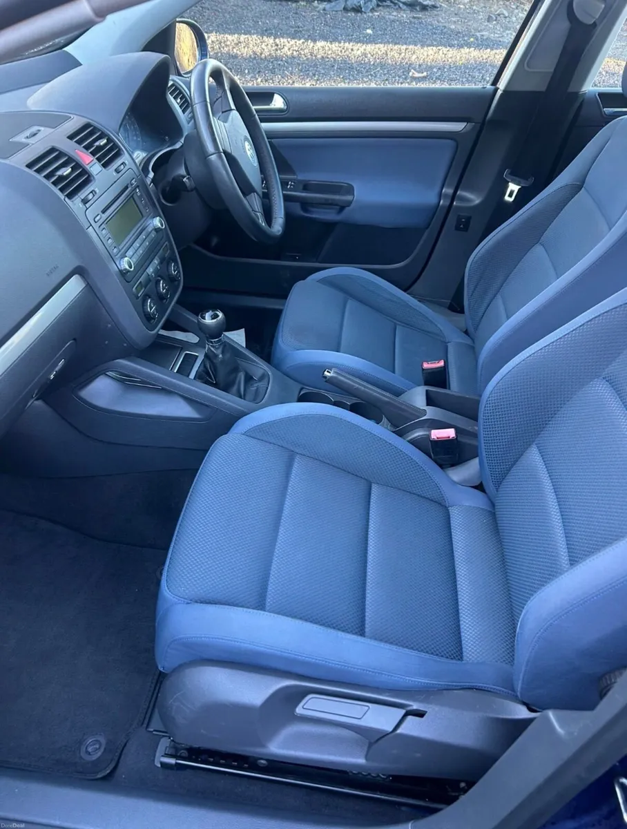 Volkswagen Golf 2004 - Image 2