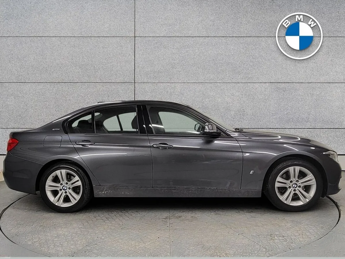 BMW 3-Series 330e Sport - Image 4