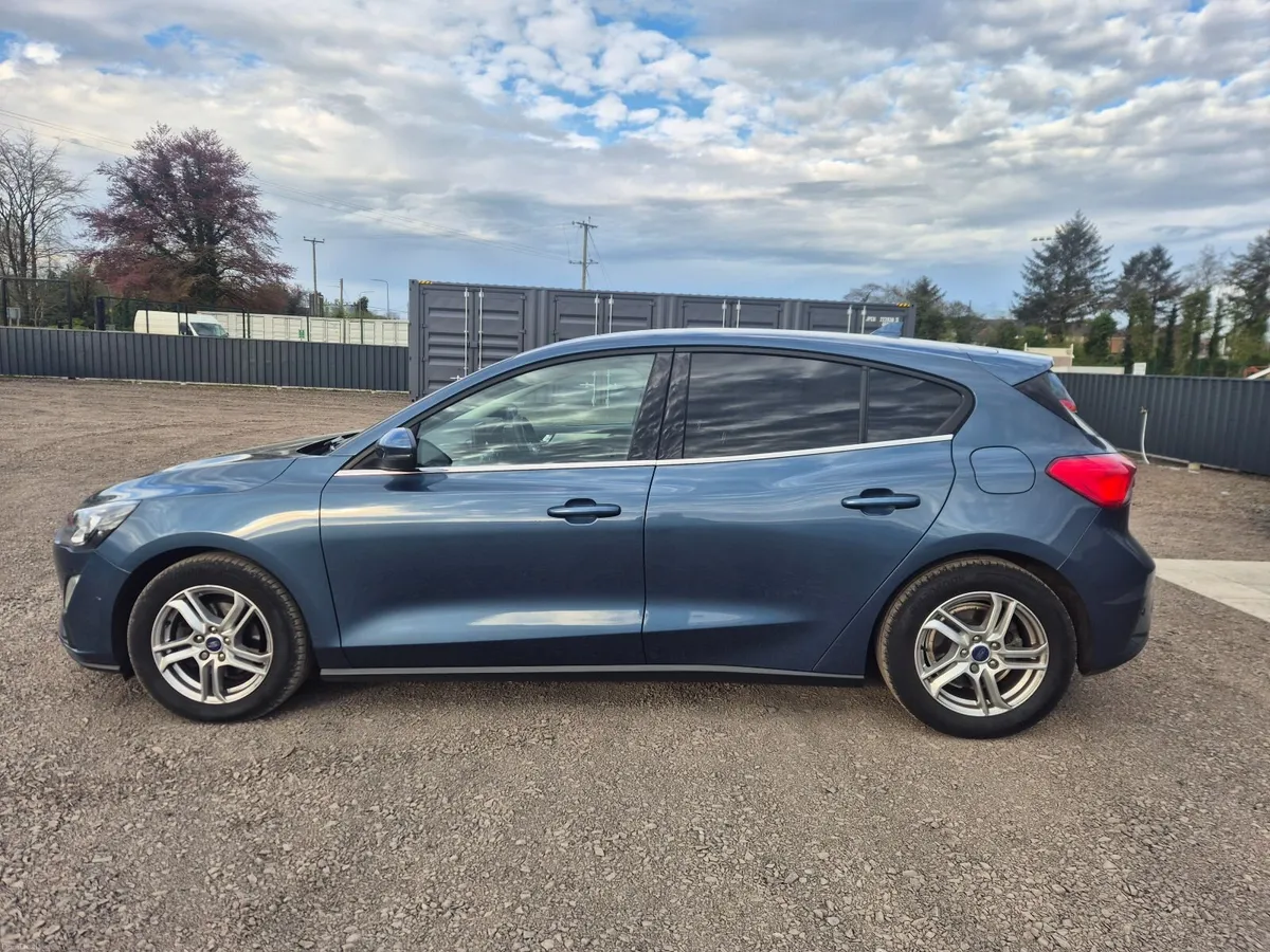 Ford Focus 2021 - Image 2