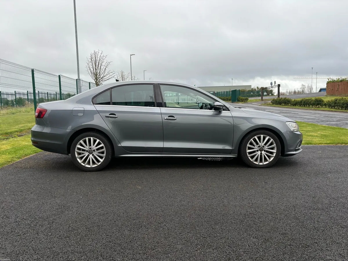 2016 Volkswagen Jetta Highline 2.0 TDI - Image 2