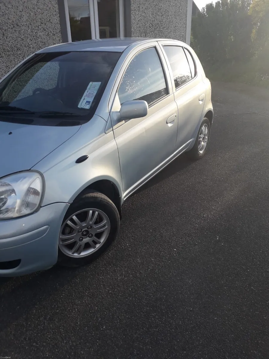 03 TOYOTA YARIS 1LT PETROL €1750 - Image 3