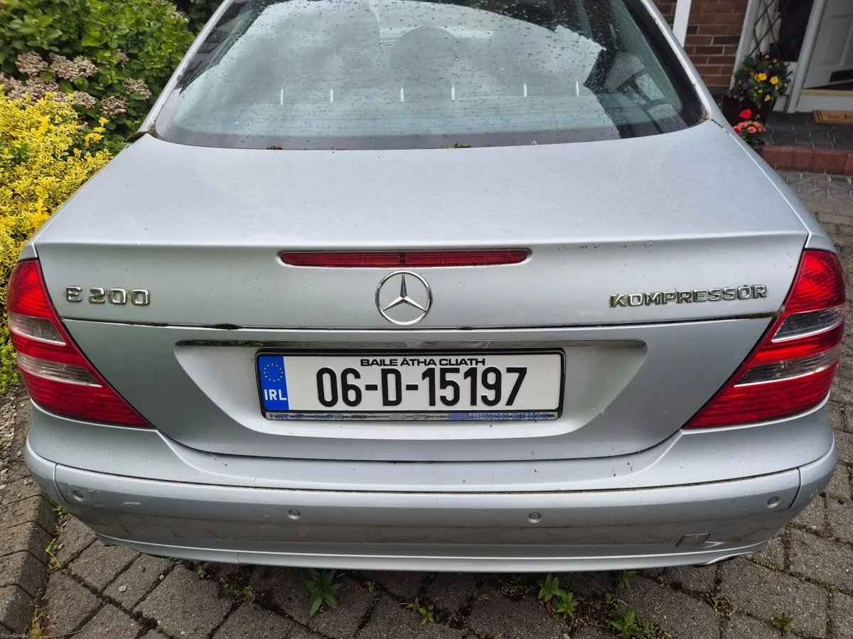 Mercedes-Benz E-Class 2006 - Image 2