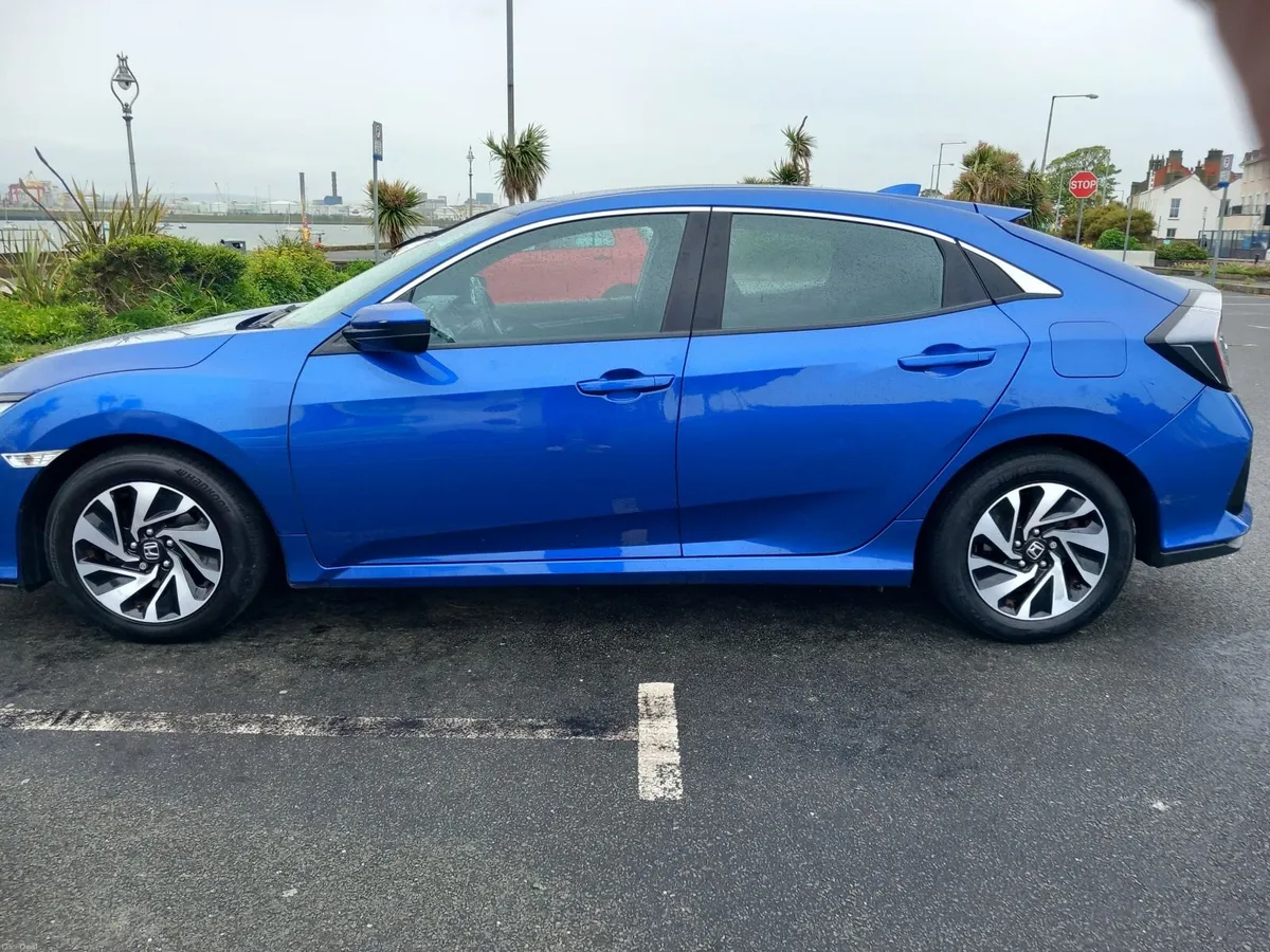 Honda Civic 2017 Auto low mileage - Image 2