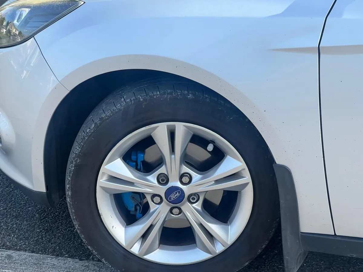 Ford Focus 2012 - Image 2