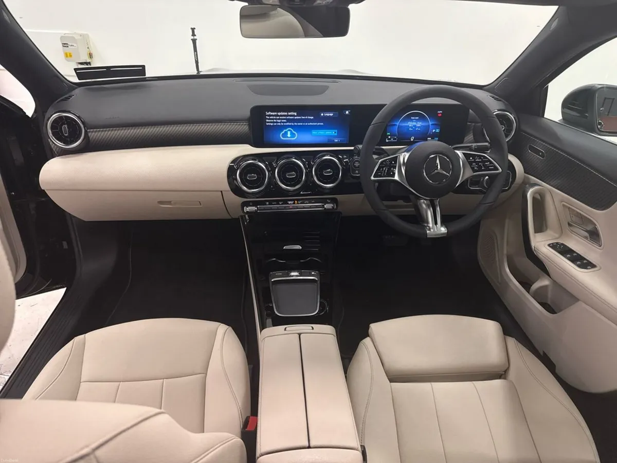 Mercedes-Benz A-Class A 180 PROGRESSIVE EDITION - Image 3