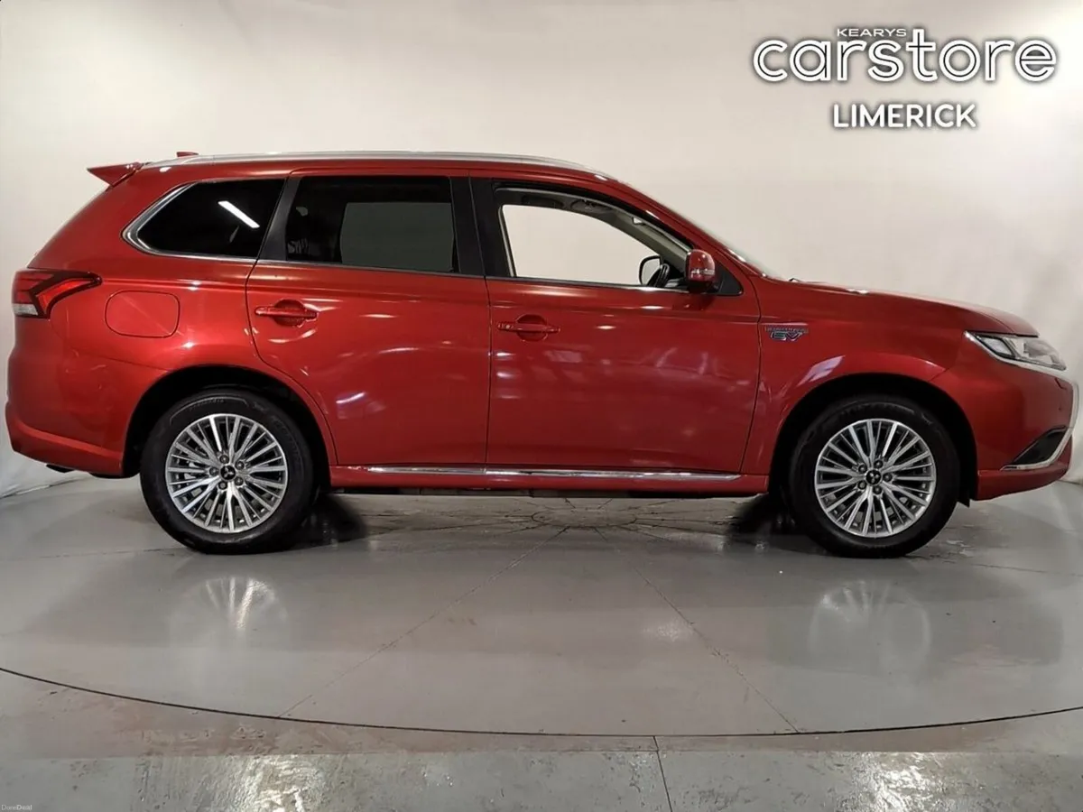 Mitsubishi Outlander 2.4L Plug-in EV S-Edition 5 s - Image 2