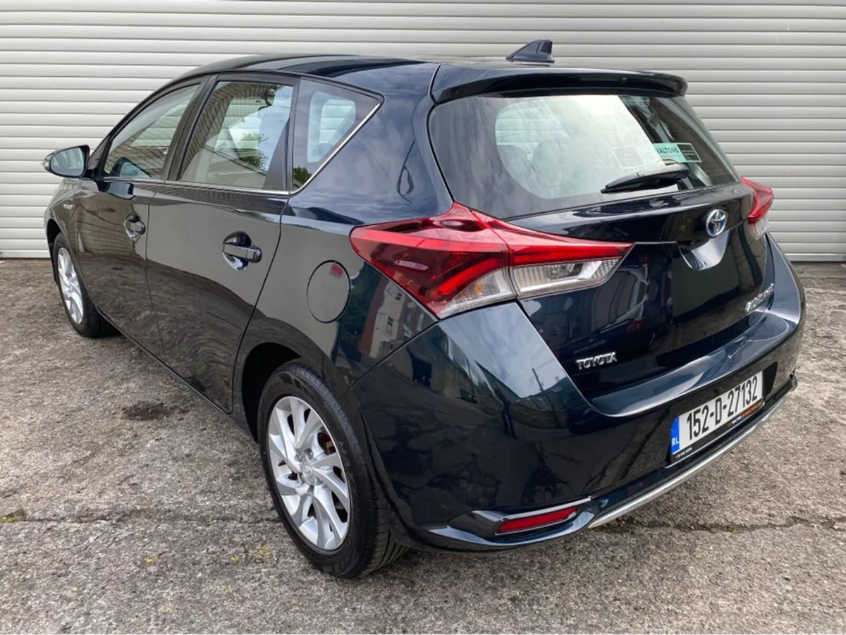 Toyota Auris 1.8 VVT-I HSD ICON HYBRID at Waltons - Image 2