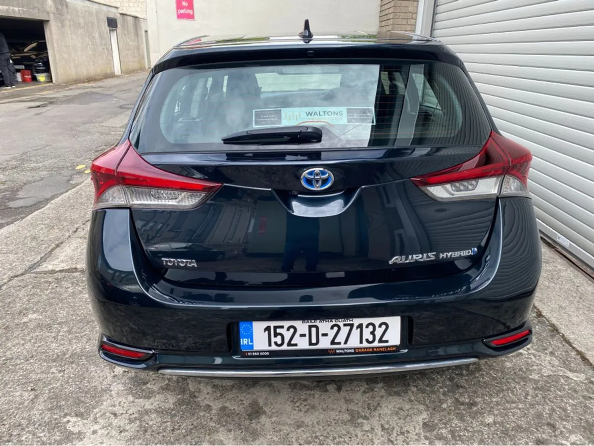 Toyota Auris 1.8 VVT-I HSD ICON HYBRID at Waltons - Image 3