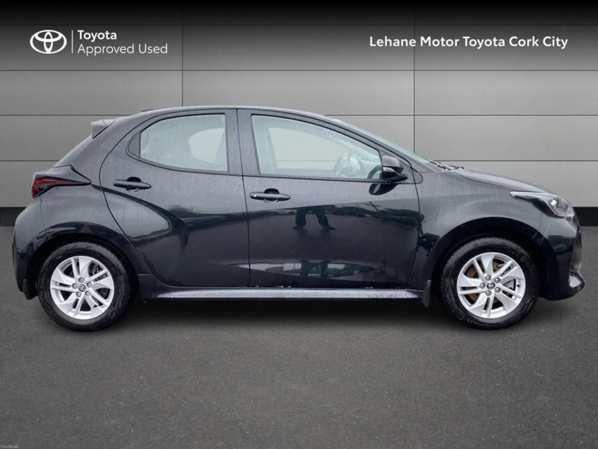 Toyota Yaris YARIS HYBRID 1.5 LUNA - Image 3