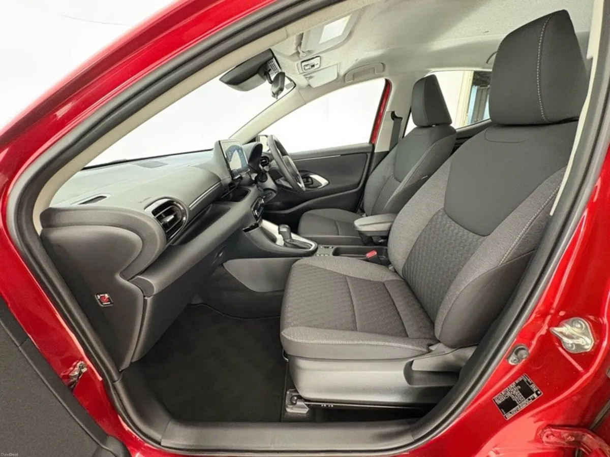 Toyota Yaris Luna Hybrid - Image 6